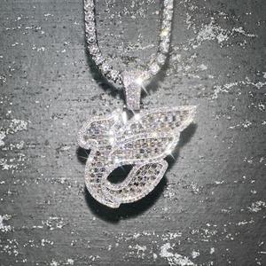 Pendentif Hip Hop personnalisé en argent 925, serti de moissanite ronde et d'émeraudes incolores, style dessin animé, pour les rappers. - Product Image 2