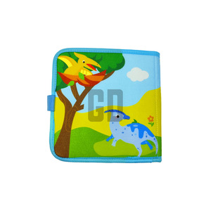 Livre sensoriel interactif en feutre sur le thème des dinosaures - Product Image 6