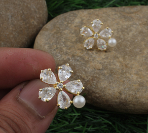 ต่างหูแบบติดหูชุบทองคุณภาพสูง ประดับเพชร CZ เกรด AAA ดีไซน์หรูหรา สำหรับงานแต่งงาน ขายส่งจากโรงงาน - Product Image 1