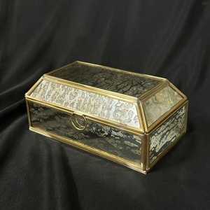 Boîte de rangement pour bijoux en laiton et verre mercure de forme rectangulaire de luxe moderne pour le rangement des accessoires - Product Image 4