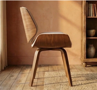 Chaise de réception vintage empilable en acier avec dossier croisé en X et coussin en rotin, idéale pour mariages et événements - Vente en gros