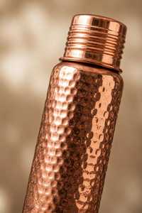 Botella de Agua Ecológica Hecha a Mano de Cobre Puro con Acabado Martillado, Botella Ayurvédica Reutilizable para Viajes, Personalización de Marca para Venta al Por Mayor - Product Image 5
