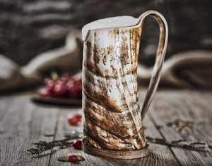 Taza de Cerveza Vikinga de Cuerno de Búfalo Ecológica de Alta Calidad, Tallada con Diseño Animal - Product Image 1
