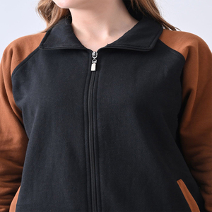 Veste universitaire pour femme noire avec manches marron, fermeture éclair intégrale, col montant, en polyester tricoté, pour l'automne, style décontracté - Product Image 5