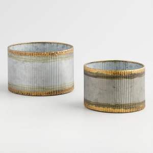 Pot de fleurs décoratif en métal galvanisé avec poignées pour un déplacement facile et une présentation élégante dans le jardin ou sur la terrasse - Product Image 3