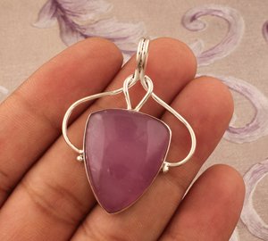 จี้หยกลาเวนเดอร์ธรรมชาติสุดหรู สร้อยคอเงินแท้ 925 ชุบทอง ดีไซน์โดดเด่น หยกเจไดต์สีม่วงคุณภาพสูง - Product Image 4