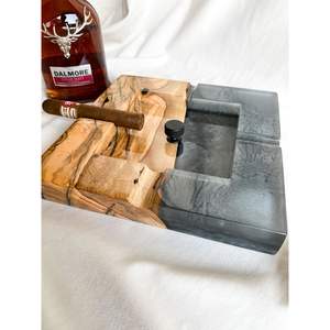 Cendrier en bois artisanal de qualité supérieure avec finition naturelle en résine, accessoire pour fumeurs - Product Image 2