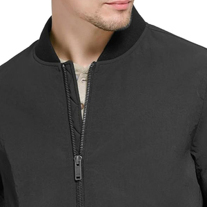 Chaqueta Bomber Negra para Hombre con Cremallera Roja, Casual, Transpirable, Resistente al Viento, Acolchada con Algodón y Poliéster, Cuello Alto, Corte Regular, para Invierno - Product Image 4