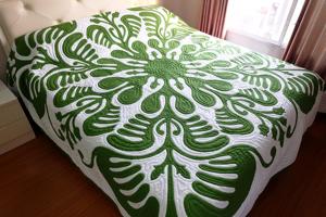 Green Ulu Breadfruit Hawaiian Quilt Hand Appliqued Cotton Bedspread Custom Heirloom Bedding For <b>Queen</b> & California King Bedrooms - Product Image 5