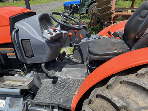 Tractor M5-111 2015, 210HP, 4WD, Transmisión por Engranajes, Premium, Listo para Exportación, Equipo Agrícola de Uso Pesado, Suministro a Granel, Origen Texas - Product Image 2