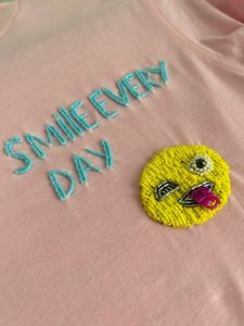 Camiseta de algodón con diseño temático de amor, hecha a mano con cuentas, con botella de vino y copa, para fiesta, decoración artesanal - Product Image 3