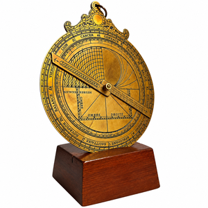 Astrolabio de Latón Vintage con Base de Madera, Instrumento Astronómico Antiguo, Decoración Náutica para Escritorio - Product Image 4