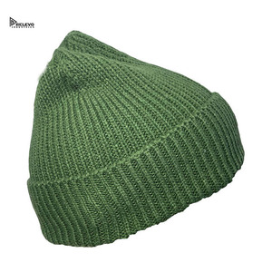 หมวกบีนนี่สีเขียวและสีดำบุสองชั้น นุ่ม อุ่น เหมาะสำหรับฤดูหนาว  สำหรับผู้ชายและผู้หญิง  สามารถสกรีนโลโก้ได้สำหรับการสั่งซื้อจำนวนมาก - Product Image 3