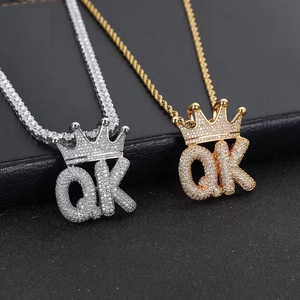 Collier Pendentif Créatif Hip Hop en Or 18K Plaqué Or avec Lettre Personnalisée, Motif Couronne Bulle OK - Product Image 1