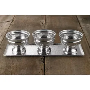 Plateau décoratif artisanal en métal avec 3 bols, finition martelée traditionnelle, ensemble de service rond moderne pour la décoration de la maison - Product Image 2