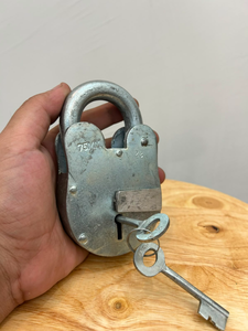 Candado de Metal Resistente con Llaves, Candado de Hierro Vintage con Grillete Sólido, Candado de Seguridad Tradicional para Puerta, Almacén - Product Image 5