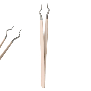 Pince à épiler professionnelle Iso Pro en acier inoxydable pour extensions de cils, avec poignée antidérapante et conception de précision - Product Image 1