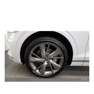 Genesis GV70 2.5T Gasolina AWD con Caja de Cambios Automática y Asientos de Cuero, Modelo Junio 2024, 4,530 km, Volante a la Izquierda, Cámara Trasera - Product Image 5