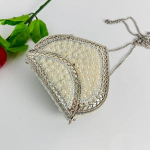 Pochette personnalisée en métal ornée de sacs à main de luxe faits à la main avec chaîne en métal sac de soirée mode pochette en pierre pour la revente de boutique par FWE - Product Image 1