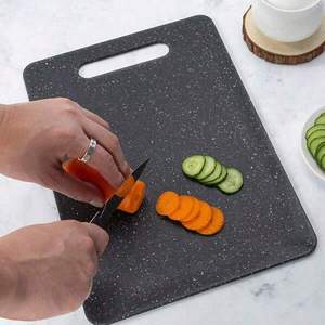 Tabla de cortar de mármol de diseño para un aspecto de cocina impecable, para cortar, servir y presentar alimentos. - Product Image 5