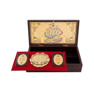 Ensemble Charan Paduka en acier inoxydable, artisanat religieux fait main, décoration artistique Jai Shree Krishna, respectueux de l'environnement, pour la salle de culte à domicile - Product Image 1