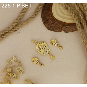 Vente en Gros Divers Styles Colliers à la Mode Pendentif Plaqué Or Pendentif en Diamant Charme avec Boucles d'Oreilles pour Femmes et Filles - Product Image 4