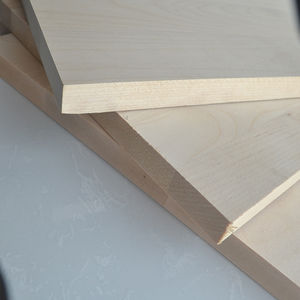 Bois de bouleau en gros, en vrac, non ou non taillé, provenant de forêts du nord durables, certifié FSC PEFC, pour le marché mondial - Product Image 1