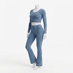 Ensemble de yoga pour femmes, haut court à manches longues bleu délavé, leggings évasés, vêtements de sport pour la gym, la remise en forme et les entraînements - Product Image 4