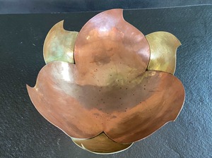 Stylish Leaf Petal Design <b>Metal</b> Bowl Console Table Accent Perfect For Home Decor Living Room And Dining Table Styling From India - Product Image 4