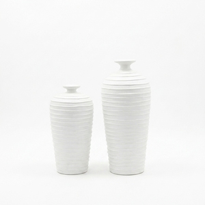 Vase de sol grand format Pilin L en terre cuite rustique blanche, côtelé, fait main, pot en argile décoratif, céramique en gros - Product Image 1