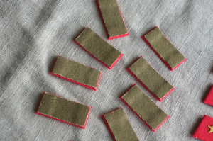 Patch de col brodé à la main en fil de soie couleur personnalisée OEM avec bouton-pression et attache de col en laiton - Product Image 4