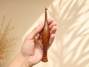 Ganchos de Crochet Hechos a Mano de Madera de Palisandro |   Agujas Suaves para Crochet - Product Image 1