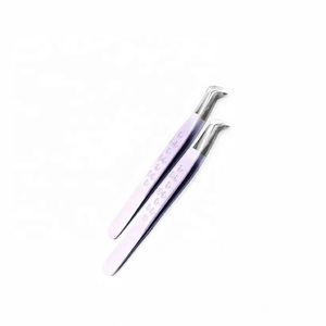 Pinces à cils professionnelles en acier inoxydable, pointe argentée/couleur violette clair avec revêtement en poudre/noyau de pinces en acier inoxydable, emballage en boîte noire pour 5 pinces. - Product Image 3