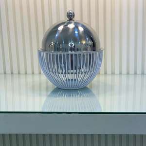 Casserole moderne en métal avec couvercle |   Service de table de luxe décoratif pour la cuisine, les restaurants et la maison - Product Image 1