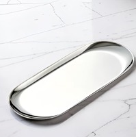 Plateau de service en acier inoxydable avec un design de qualité supérieure, parfait pour la cuisine, la salle à manger, les accessoires de service et la décoration intérieure.