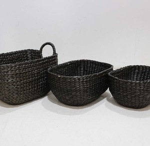 Panier de rangement en jacinthe d'eau écologique noir, tissé à la main, avec poignées, pour l'organisation de la maison et le stockage des aliments - Product Image 1