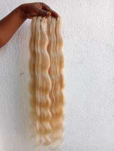 Extensiones de Cabello Humano Remy Rubio Indio de Lujo de 28 Pulgadas con Doble Trama a Máquina, Resistentes a la Caída, Suaves y Brillantes - Product Image 3
