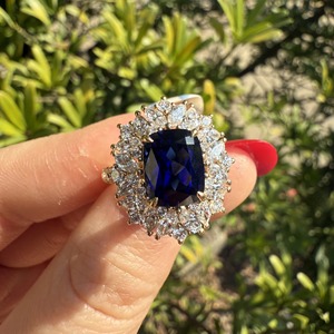 Bague de cocktail saphir pour femme, diamant taille coussin, sertissage halo à griffes, bijoux de luxe raffinés - Product Image 4