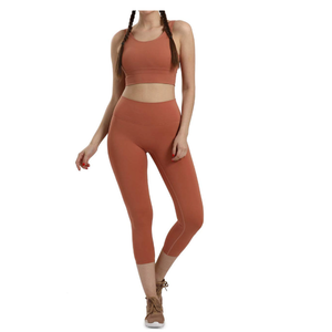 Conjunto de Yoga para Mujer sin Costuras de Alta Calidad a Precio de Mayoreo, Conjunto de Yoga Transpirable de Spandex/Poliéster con Patrón Sólido, Gran Venta - Product Image 1