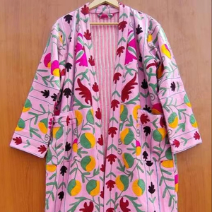Veste florale authentique brodée Suzani pour femme, style bohème gypsy hippie, manteau d'hiver chic pour spa et bain, kimono bohème en soie/coton - Product Image 1