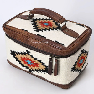 Bolso de mano de cuero para mujer con panel de tela con patrón tejido, asa superior, doble cremallera, estructurado, para llevar en la mano, ideal para la noche o viajes. - Product Image 1