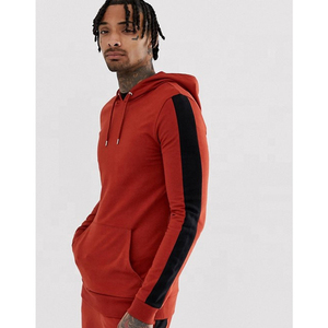 Survêtement à capuche rouge pour homme, manches longues, couleur unie, style sportif avec bandes latérales blanches, fermeture à cordon, coupe classique - Product Image 4