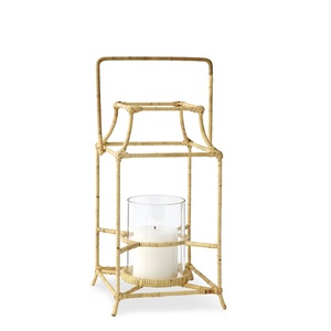 Farol de Mimbre de Ratán Natural con Inserto de Vidrio, Portavelas Decorativo con Asa, Farol de Piso Hecho a Mano con Tejido de Bambú - Product Image 1