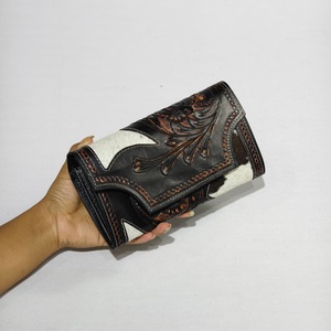 Cartera Larga de Cuero Genuino Hecha a Mano con Cierre Plegable y Estampado Animal Vintage para Mujer - Product Image 2