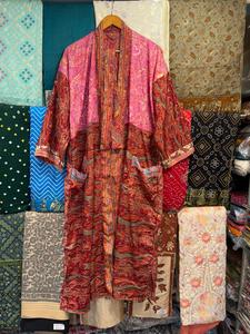 Kimono de Seda 100% Hecho a Mano con Diseño de Patchwork, Suave, Transpirable, Estilo Casual Bohemio para Usar en el Resort - Product Image 1