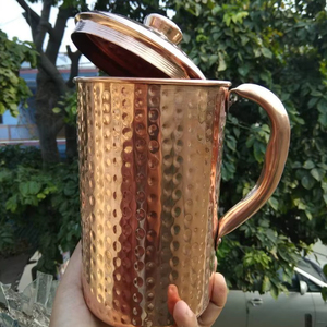 Ensemble de carafes en cuivre pour collection de maison élégante, service à eau en métal avec verres, durable et réutilisable pour cuisine et salle à manger - Product Image 1