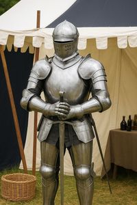 Armadura medieval de la mejor calidad, tipo Sugarloaf, en acero dulce de calibre 18, con acabado pulido, tamaño completo, aproximadamente 7 pies, con acabado pulido. - Product Image 4