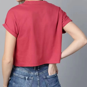เสื้อยืดครอปแขนพับทรงทันสมัยสำหรับผู้หญิง ลดราคาสุดฮอตช่วงซัมเมอร์ OEM ผ้าฝ้ายแท้ 100% คอกลม ทรงเข้ารูปลำลอง - Product Image 5