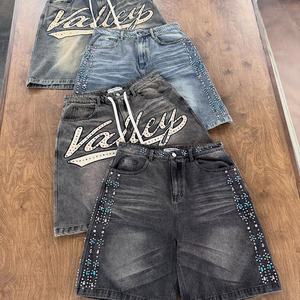 Pantalones cortos de mezclilla de punto para hombre, de cintura media, estilo cargo, con lentejuelas, pedrería y efecto desgastado, estilo streetwear, para invierno y verano, con cordón y detalles de malla. - Product Image 3
