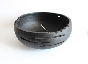 Moderna Bandeja de Entrada Minimalista de Madera Negra Quemada con Detalle Tallado a Mano y Ranuras, Adorno de Mesa de Lujo Resistente al Calor - Product Image 5